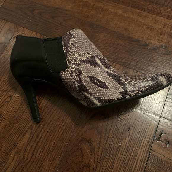 Cole Haan heeled booties - Picture 3 of 9